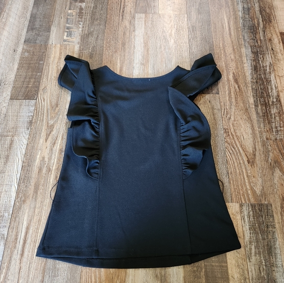 Timing Ruffle Sleeve Tank - Picture 2 of 3